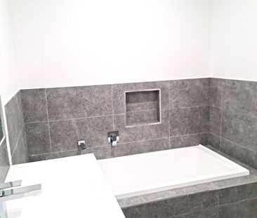 3 BED 2 BATH TOWNHOUSE WITH MULTI PURPOSE ROOM-FULLY DUCTED AIRCOND... - Photo 6