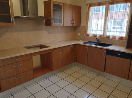 Location Maison 6 pièces 122m² CHAMALIERES 63400 - Photo 4