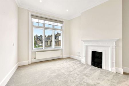 A newly redecorated two bedroom property with balcony. - Photo 2