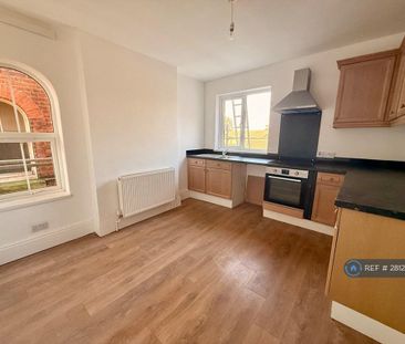 3 bedroom semi-detached house to rent - Photo 6