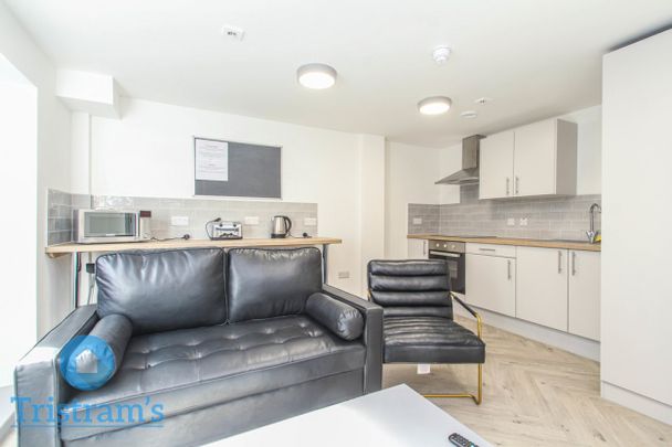 5 bed Apartment for Rent - Photo 1