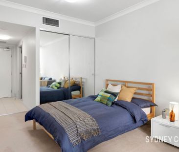 STUDIO APARTMENT IN THE POPULAR BRIDGEPORT APARTMENTS | Furnished - Photo 3