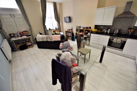 1 bedroom Flat in Aire Street, Leeds - Photo 5