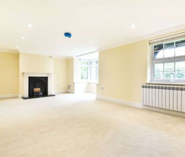 An immaculately presented family home set in historic Seal village. - Photo 5