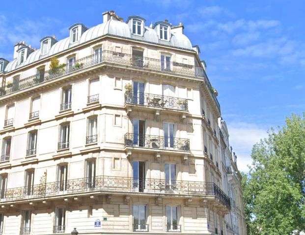 location Appartement T2 DE 47m² À PARIS 04 - Photo 1