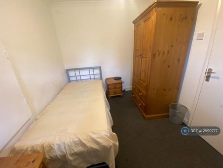 1 bedroom in a house share to rent - Photo 3