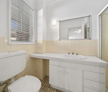 Neat & Tidy Townhouse - Photo 6