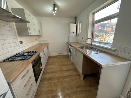 2 bedroom terraced house to rent - Photo 2