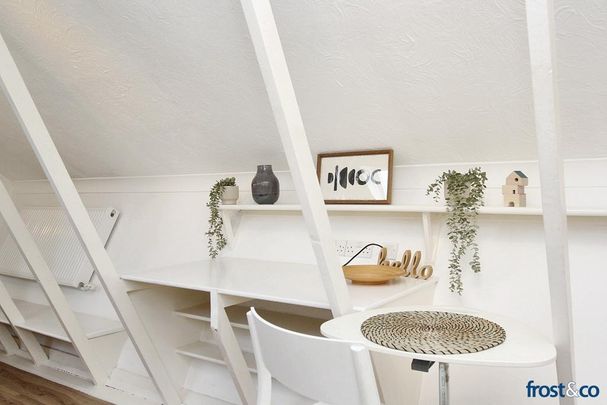 Studio to rent - Photo 1
