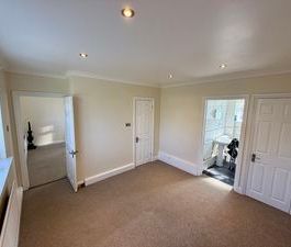 Monthly Rental Of £950 pcm excluding all services and council tax - Photo 3