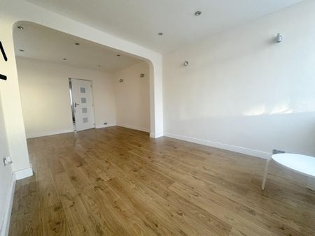 Semi Detached House - Photo 2