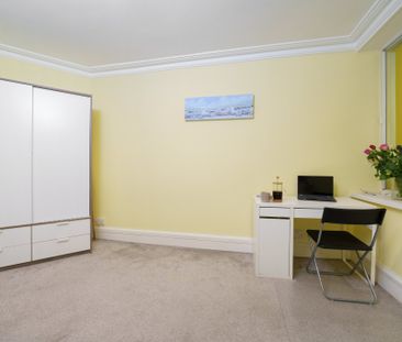 Private Mansion Block, Freshly Redecorated Compact to Rent in Centr... - Photo 1