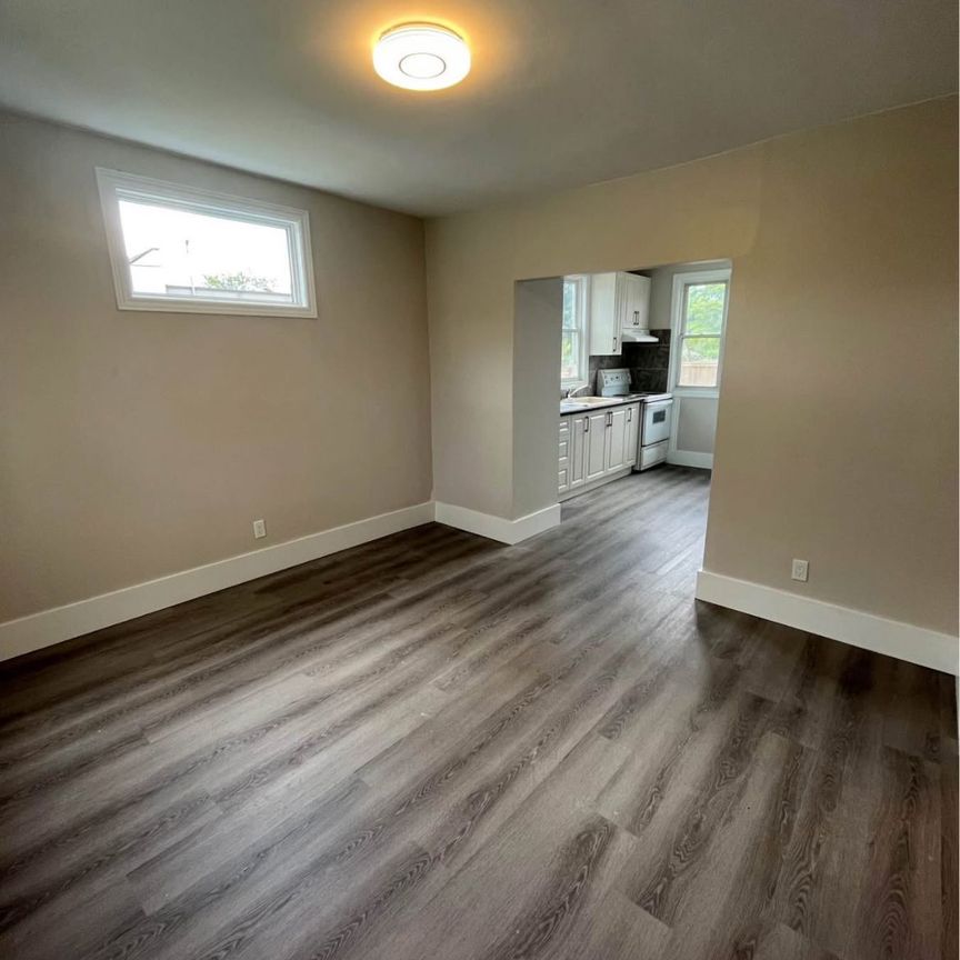 For Lease - 6083 Dunn Street, Niagara Falls, Ontario - Photo 1