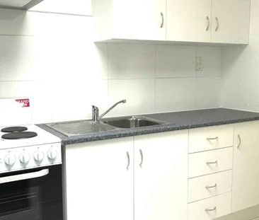 3 Bedroom Spacious Flat in Glen Innes Town Centre - Photo 4