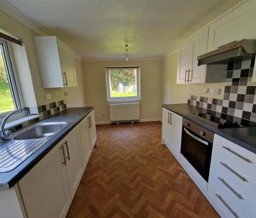 2 bedroom semi-detached bungalow to rent - Photo 2