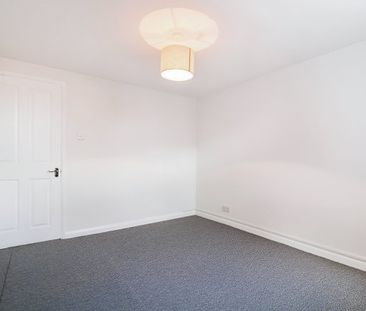 Bywater Court, Farnborough - Photo 2