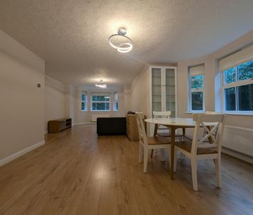 3 bedroom Flat To Let - Photo 2