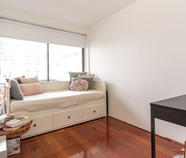 A light & spacious apartment w/ balcony & urban city views | Centra... - Photo 6