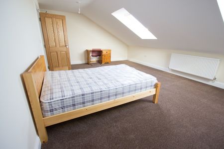 8 Bed Semi-Detached House, Carlton Road, SO15 - Photo 4