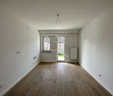 Modernisierte großzügige 4-Zimmer-Wohnung mit Balkon & Gäste-WC - Foto 1