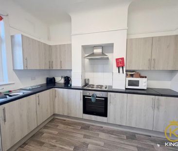 4 bedroom terraced house to rent - Photo 6