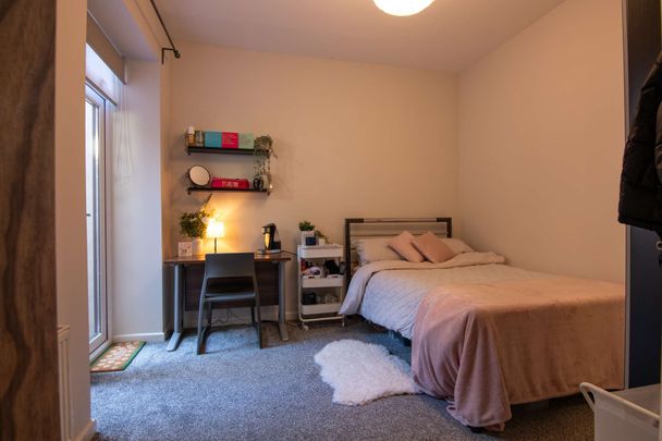 Completely remodelled to spectacular standard! - Photo 1