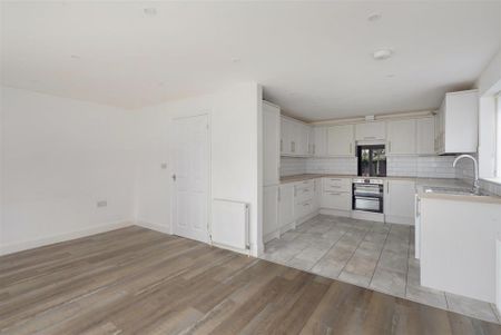 3 bedroom detached house to rent - Photo 3