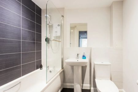 2 bedroom apartment to rent - Photo 2