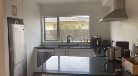 Apartment on May - Photo 5