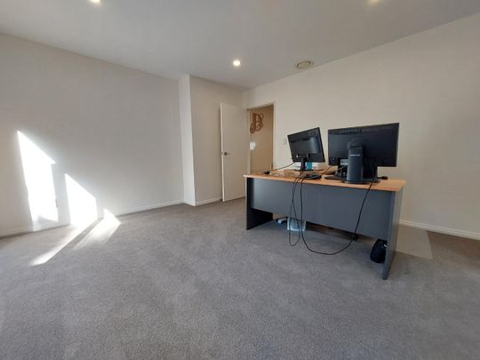 Impressive family home Blockhouse Bay - Photo 1