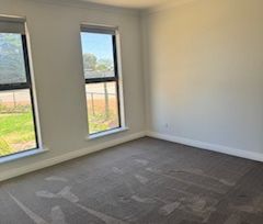 4x2 Family Home - Photo 2