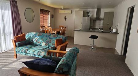 Charming 4BR Home in Te Kamo – Family Ready! - Photo 2