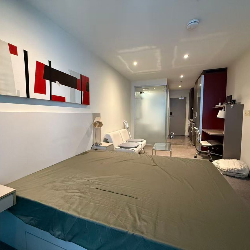 Fully Furnished Studio Apartment in the Centre of the CBD - Photo 1