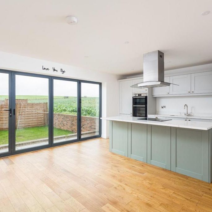 4 bedroom semi-detached house to rent - Photo 1