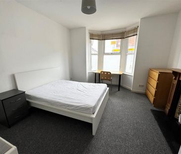 4 bedroom terraced house to rent - Photo 4