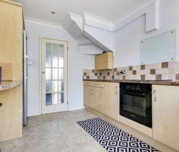 3 bedroom semi-detached house to rent - Photo 6