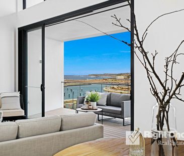 Luxury 3-Bedroom Apartment with Breathtaking Marina Views - Photo 1