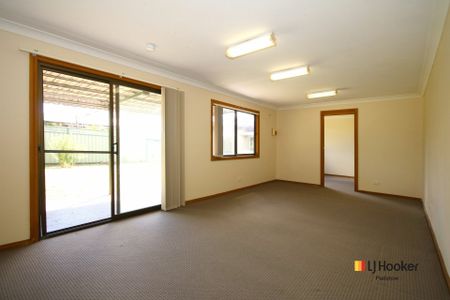 Convenient Padstow Living with Bonus Retreat Space - Photo 3