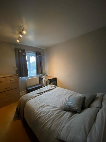 1 Bed Flat, Gowrie Road, SW11 - Photo 2