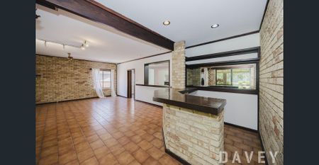 Large Family Home in Quiet Street - Freshly Painted Throughout! - Photo 3