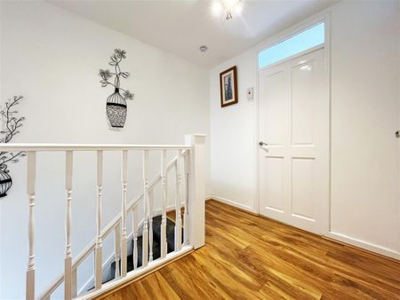 3 bedroom Terraced House to rent - Photo 3