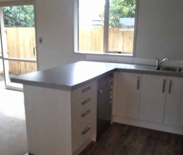 Two bedroom Unit Close To The University - Photo 2