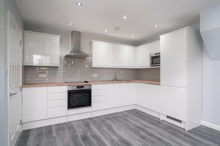 2 bedroom flat to rent - Photo 2