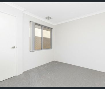 4x2x2 with theatre in Alkimos - Photo 5