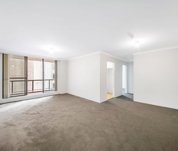 NEW RENOVATED APPARTMENT NEAR TOWN HALL - Photo 2