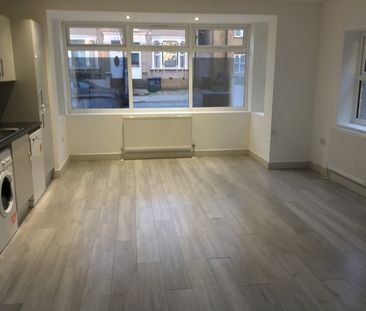 2 Bed Flat, Parchmore Road, CR7 - Photo 2