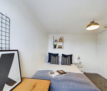 1 bedroom in a house share to rent - Photo 3