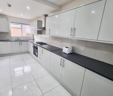 1 bedroom in a house share to rent - Photo 4