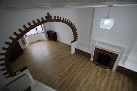 3 Bedroom End of Terrace House for Rent - Photo 5