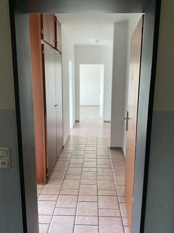 Sehr schöne 3 Zimmer Wohnung mit Balkon in Duisburg zu vermieten!!! - Foto 2